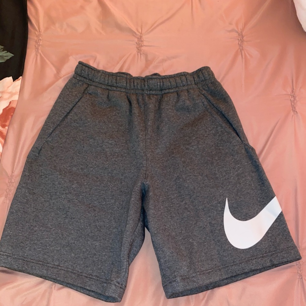 Men’s gray nike shorts